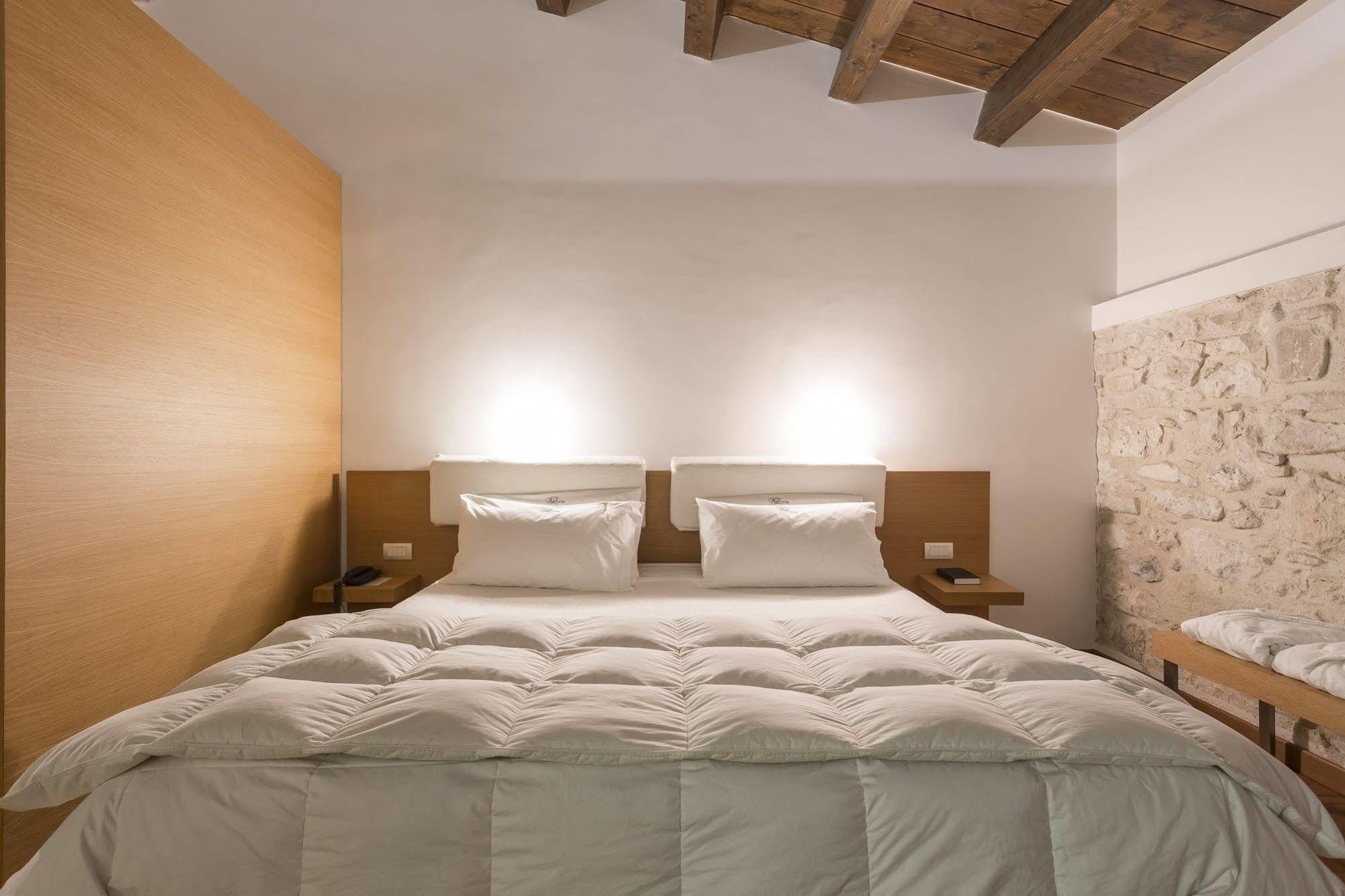 Carlotta Hotel