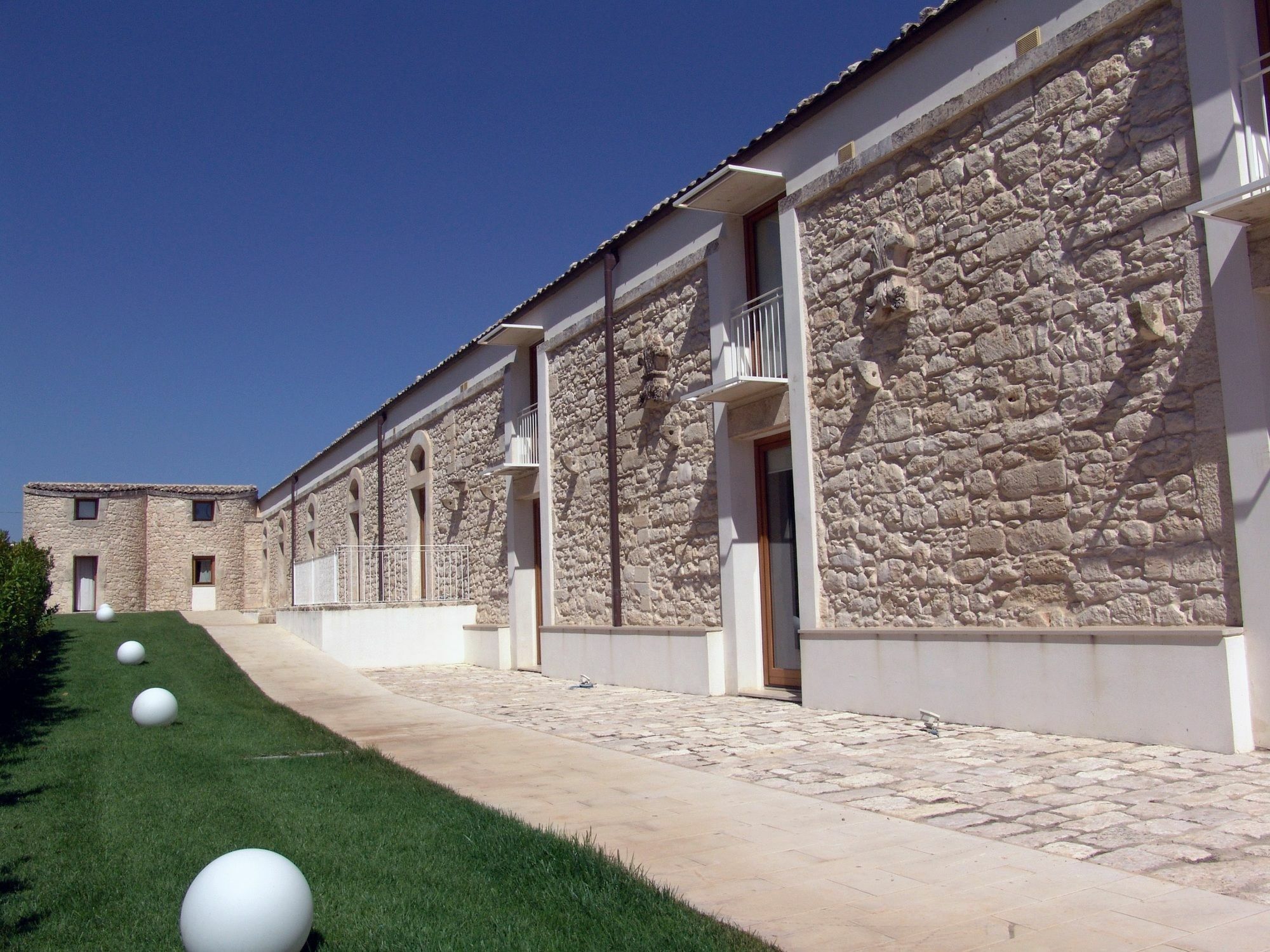 Carlotta Hotel